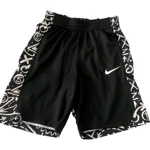 NIKE youth dri fit basketball shorts  Black Size Medium
